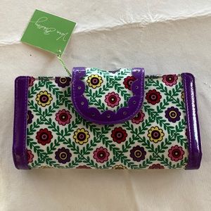 NWT VERA BRADLEY Viva La Vera pattern wallet from the Frill Collection.